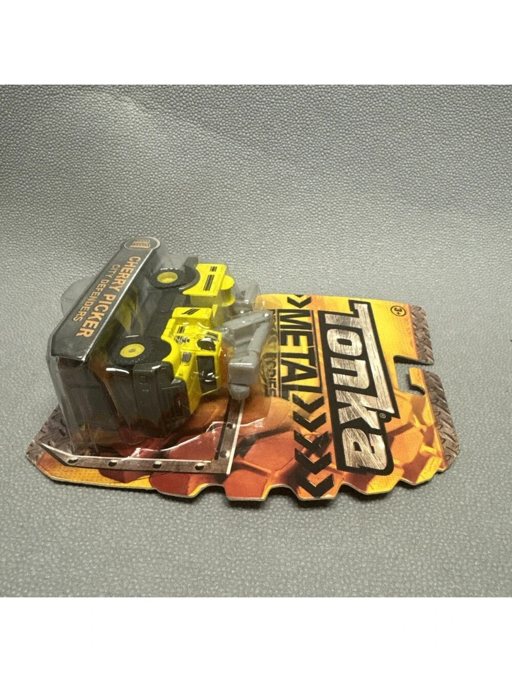 Tonka Metal Cherry Picker Bucket Truck City Defenders 1:64 Yellow 2014
